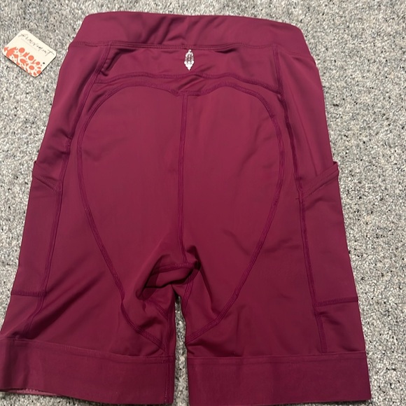 FREE PEOPLE MOVEMENT SHORTS - Picture 7 of 8